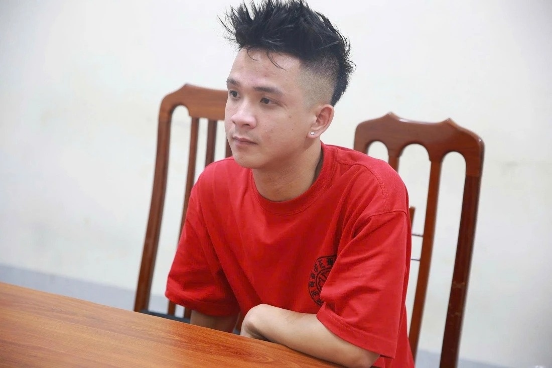 Danh tinh lai xe Mazda can qua chan nguoi o Nghe An hinh anh