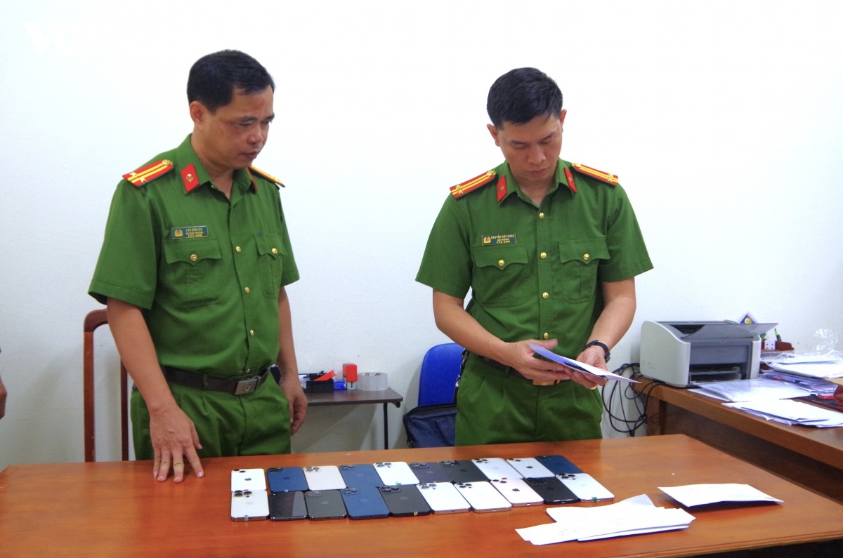 cuop dien thoai anh 2