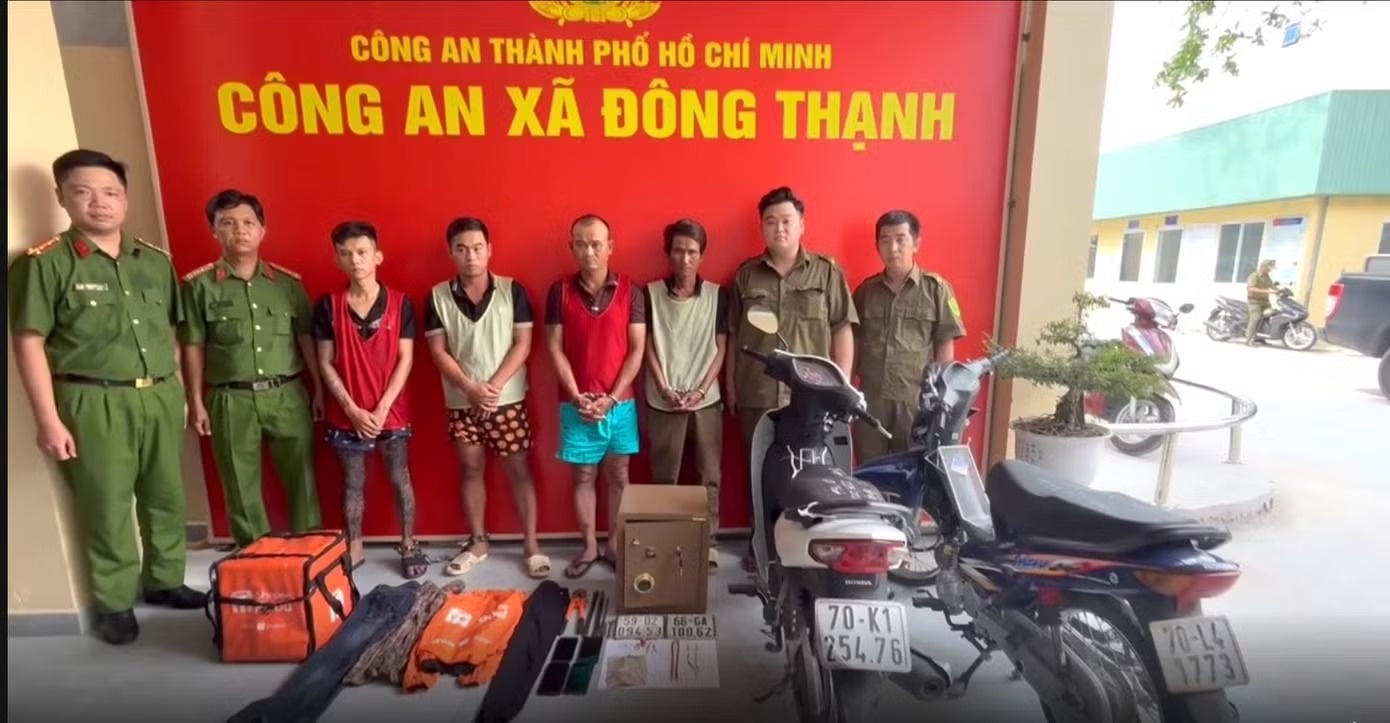 Cong an lan tim ket sat duoi kenh, triet pha bang trom cap o TP.HCM hinh anh