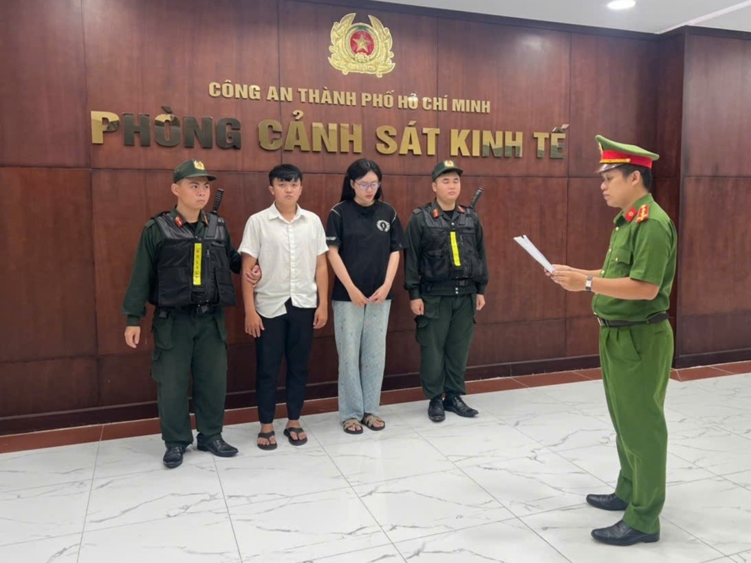 Khoi to vo chong kinh doanh hang gia Gucci, Rolex, Dior hinh anh