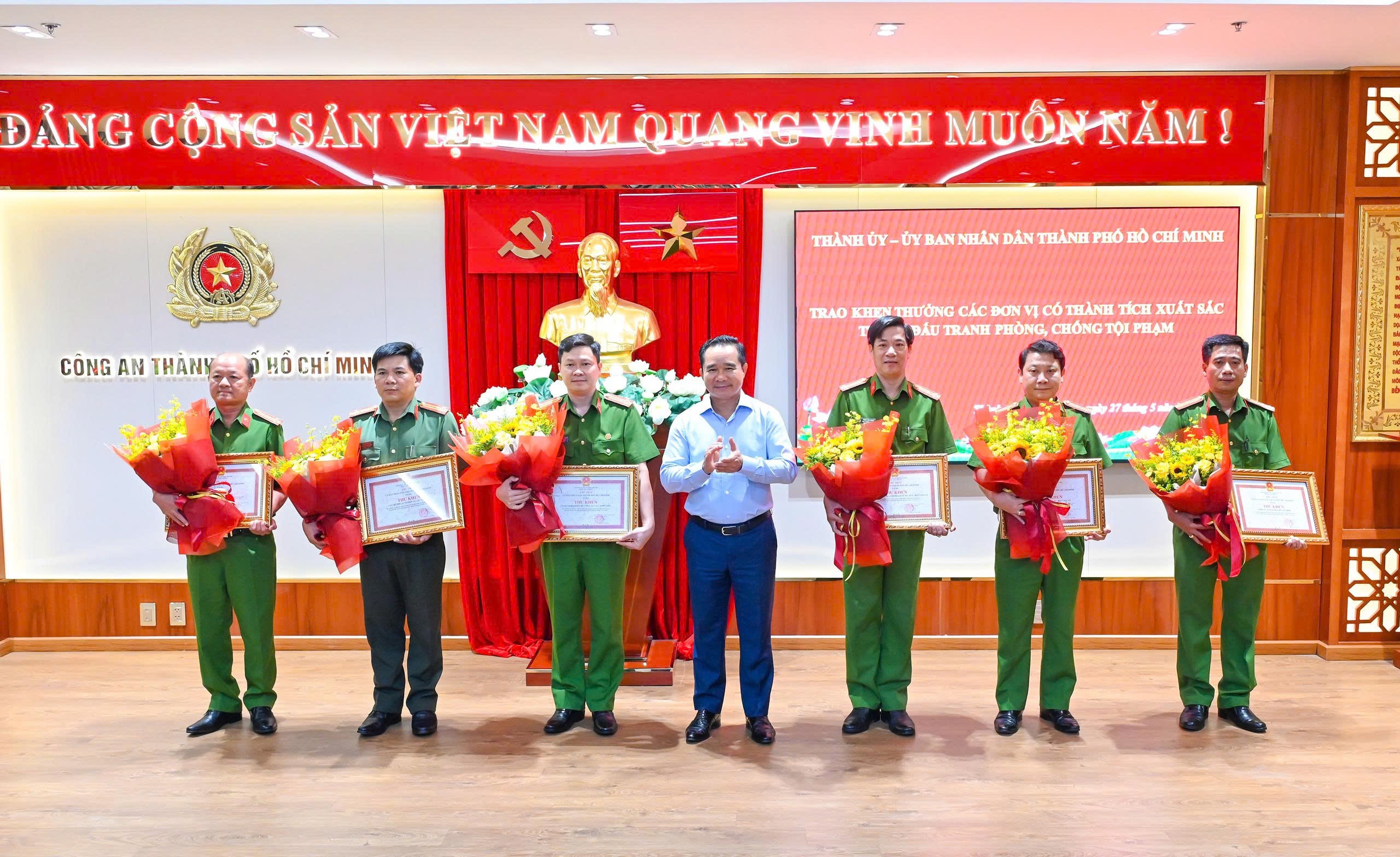 cong an tp.hcm anh 3