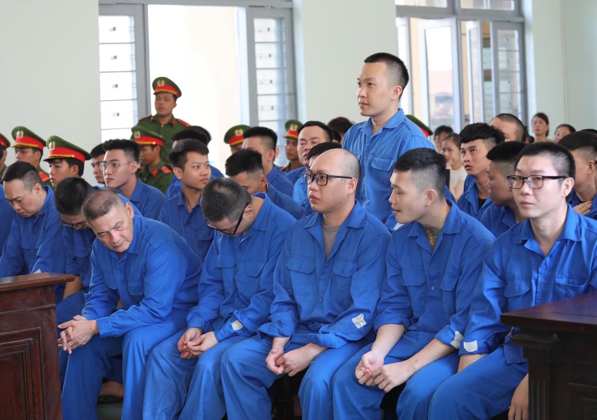 Chu quan, nhan vien quan bar bi cao buoc tiep tay cho khach su dung ma tuy hinh anh