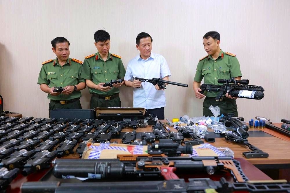 Pha duong day che tao, mua ban trai phep vu khi quan dung quy mo lon hinh anh