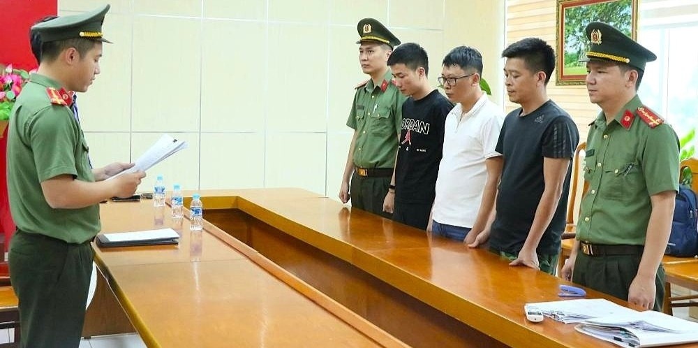 vu khi quan dung anh 2