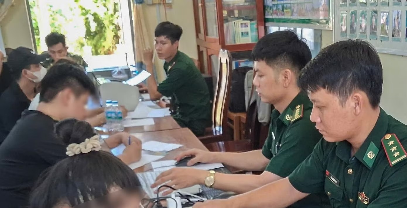 Loi ke song trong tuyet vong cua nan nhan sap bay 'viec nhe luong cao' hinh anh