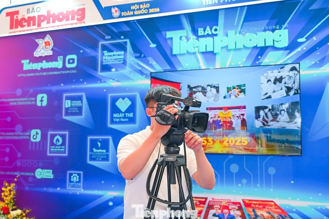 Người làm báo ảnh 17 Nguoi lam bao anh 17