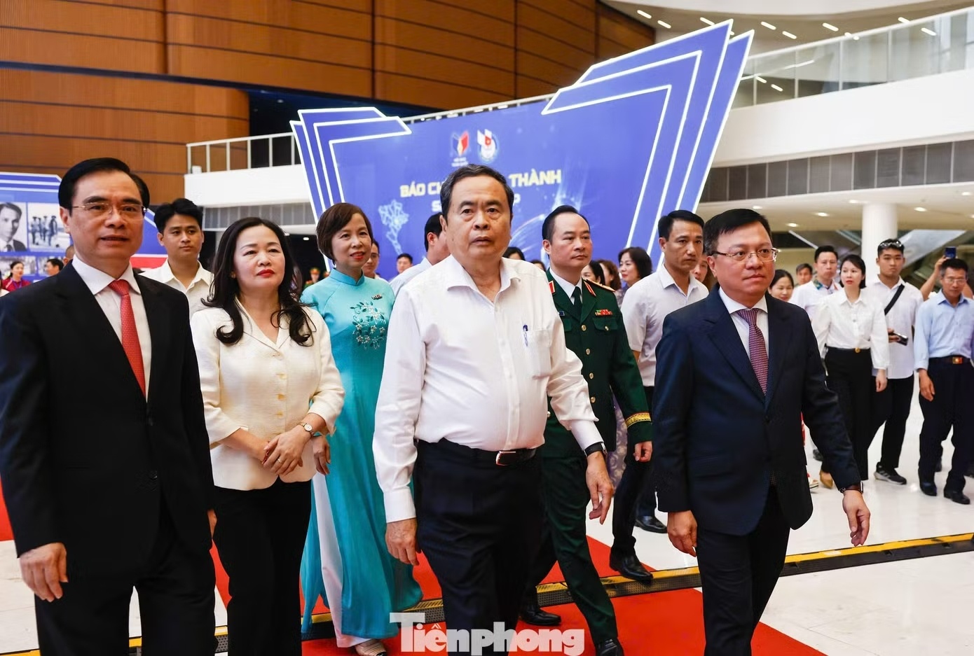 Nguoi lam bao anh 3