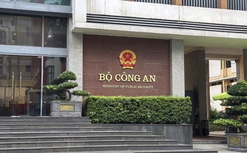 Quy dinh moi cua Bo Cong an ve quan ly nguoi bi cam di khoi noi cu tru hinh anh