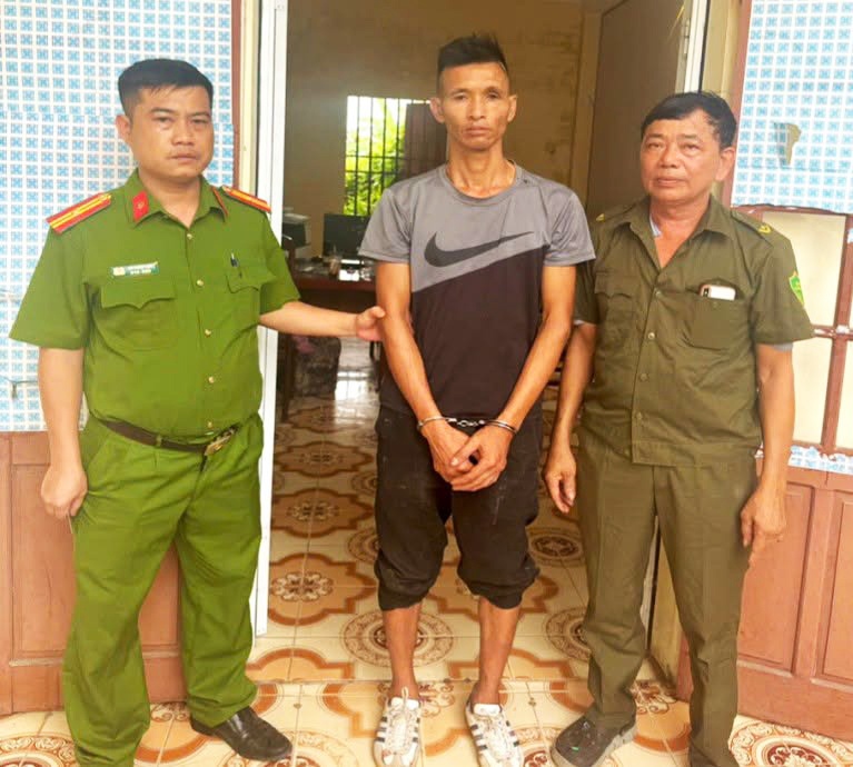 Dang xem bong da, nguoi dan ong bi em vo dung dao dam tu vong hinh anh