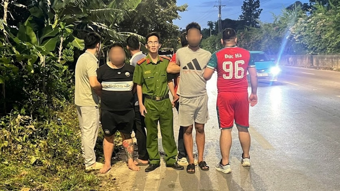 Tuan tra dem phat hien thanh nien tang tru ma tuy da hinh anh