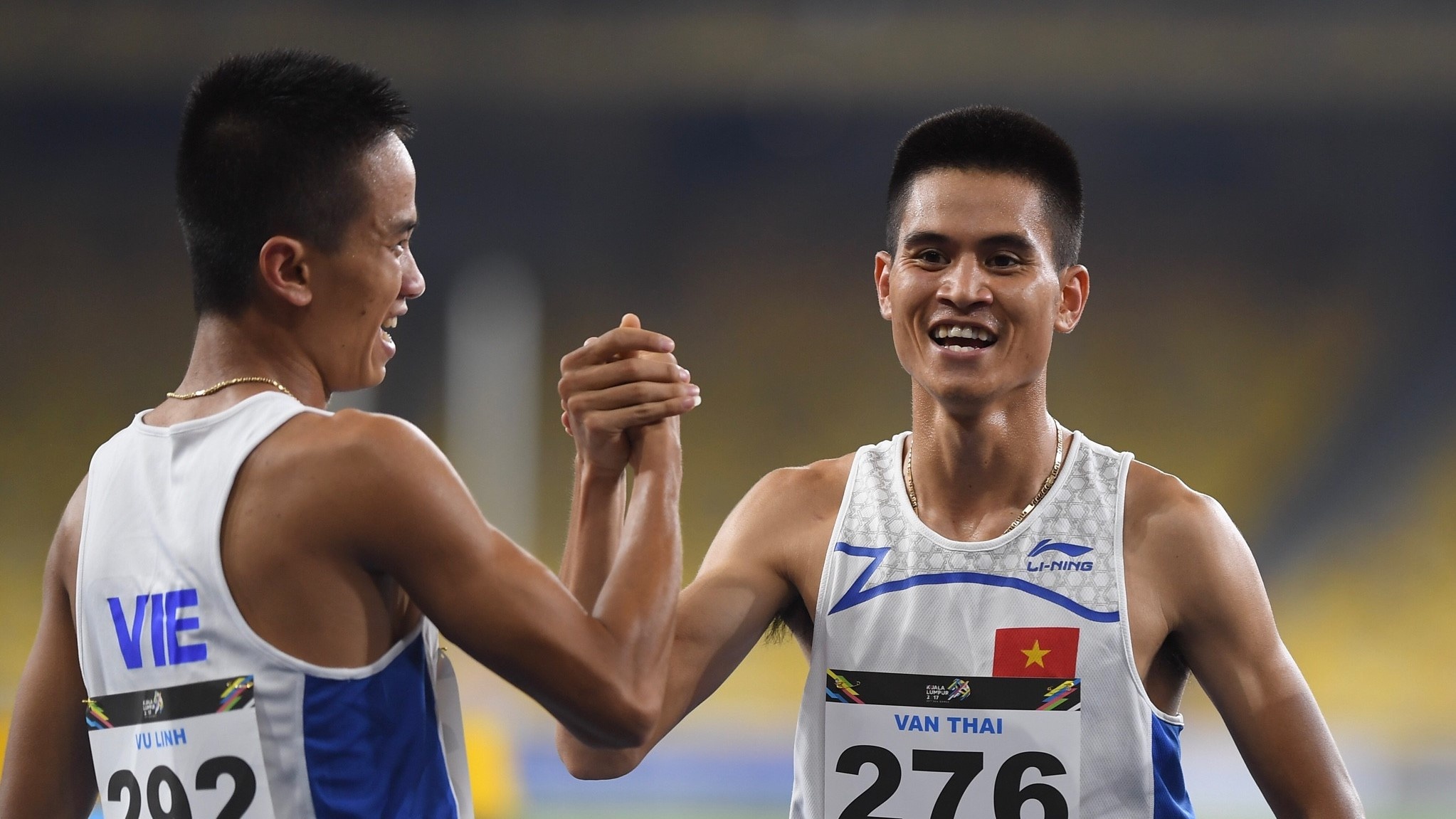 Duong Van Thai: 'Dong doi dung chien thuat de toi doat HCV' hinh anh