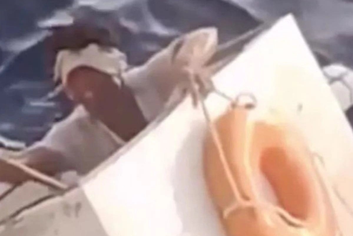 Nguoi dan ong Brazil lenh denh 11 ngay tren bien trong tu cap dong hinh anh