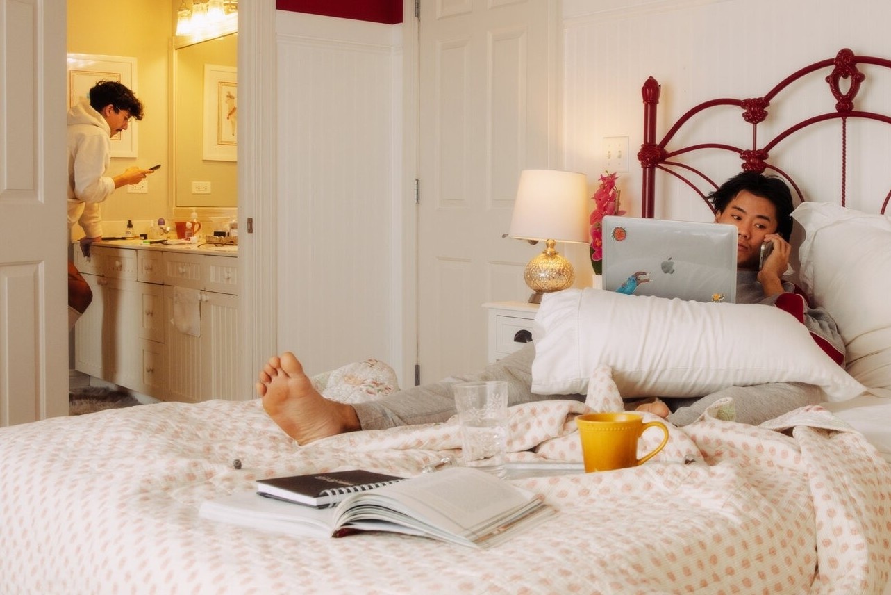 Lam viec tren giuong anh 1