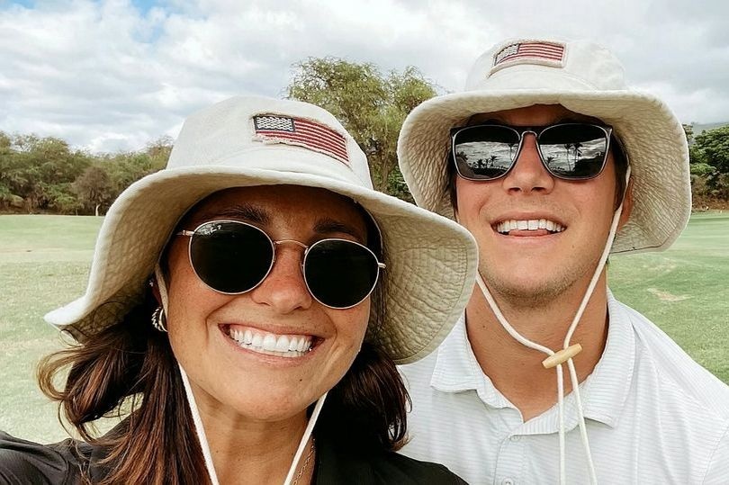 Cap vo chong ngai sinh con vi dam me du lich hinh anh