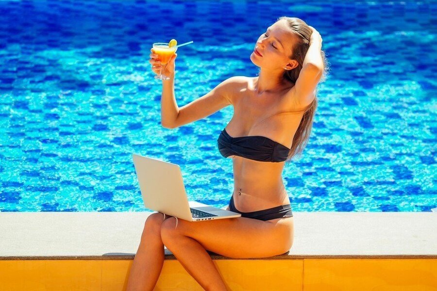 Ao tuong vua lam viec, vua du lich khap the gioi hinh anh