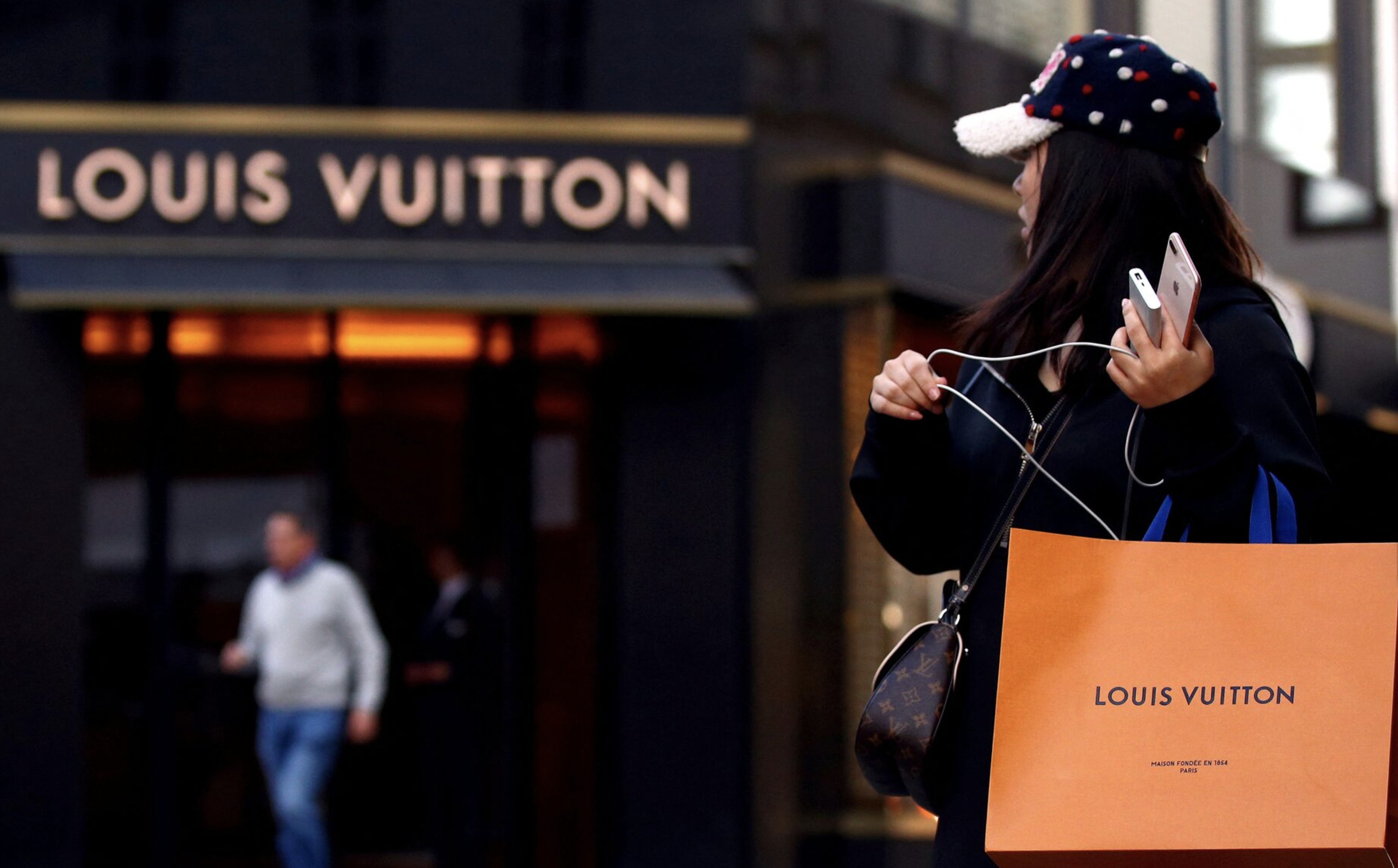 'Ong chu' Louis Vuitton, Dior bao doanh so vuot ky vong hinh anh