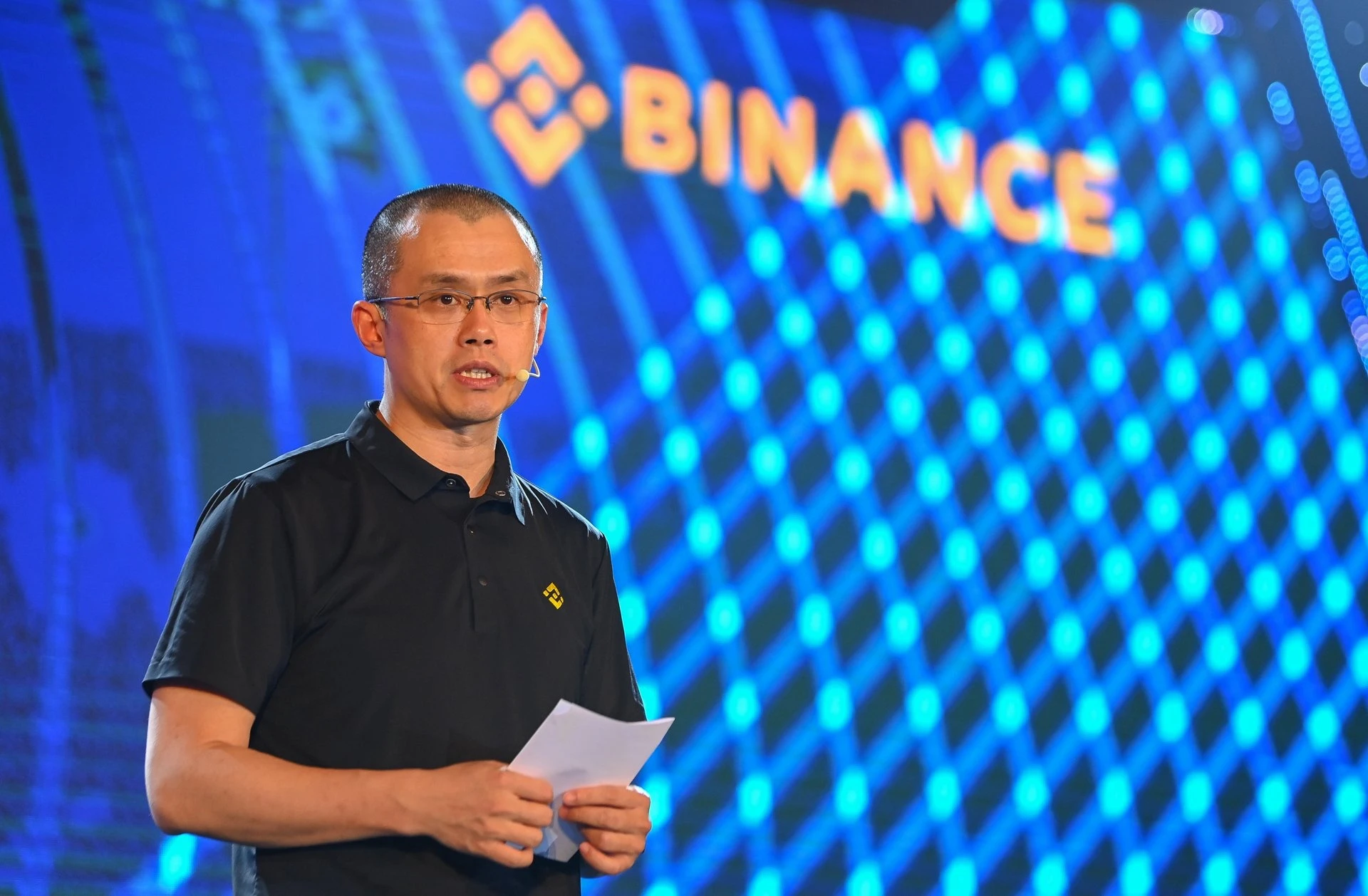 Ong chu Binance giau hon ca Bill Gates hinh anh