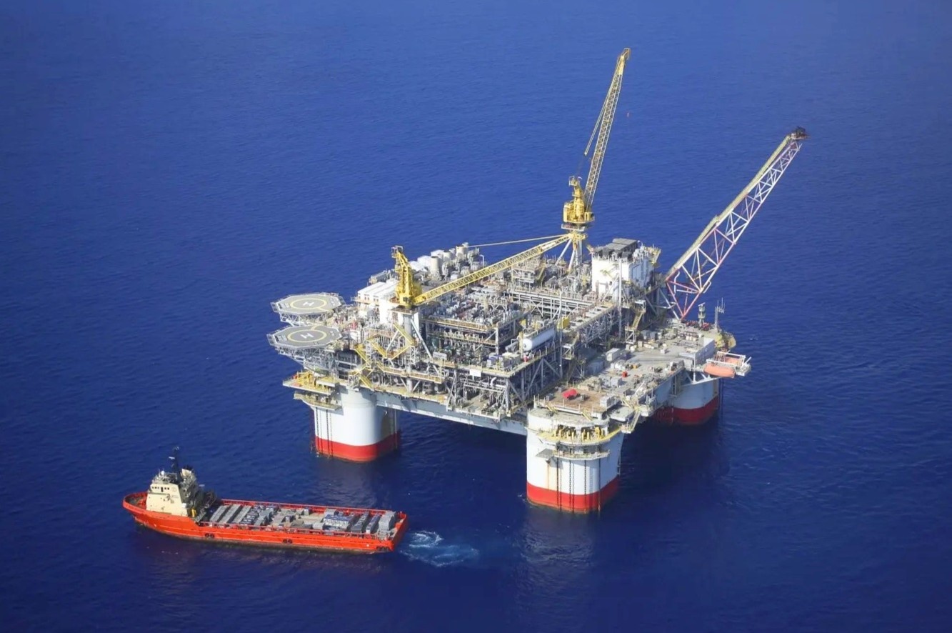 Loat 'ong lon' dau khi dang dan 'ne' Trung Dong hinh anh