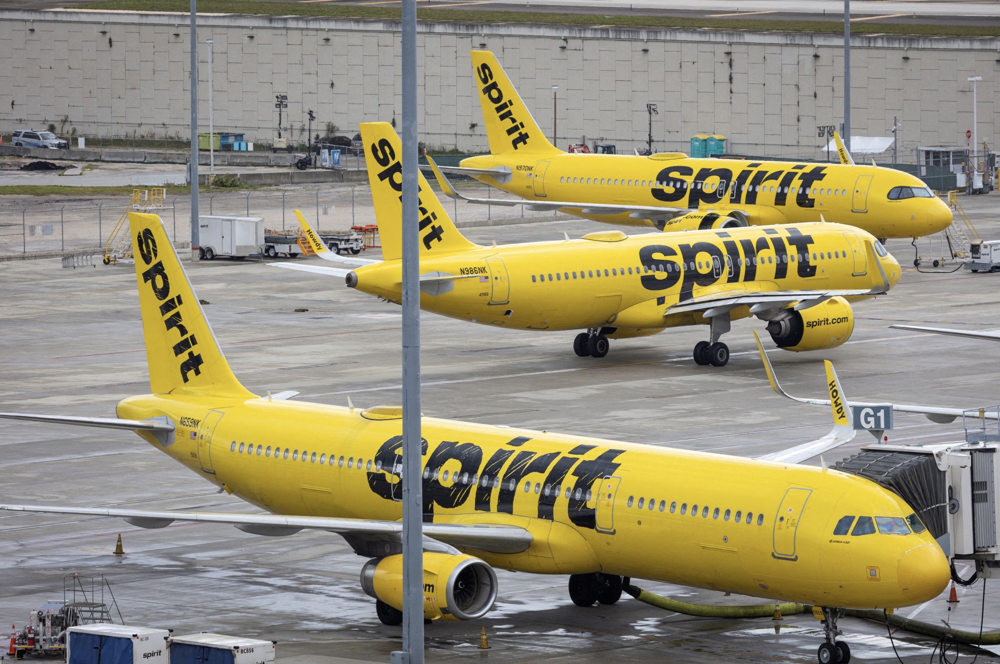 Mot hang bay gia re o My sap pha san, ong Trump tim cach cuu hinh anh