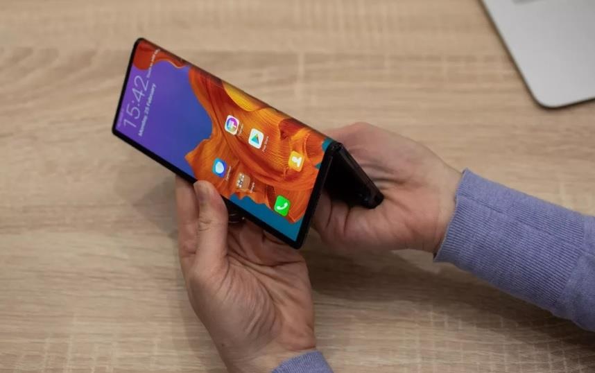 Thi truong smartphone man hinh gap anh 2