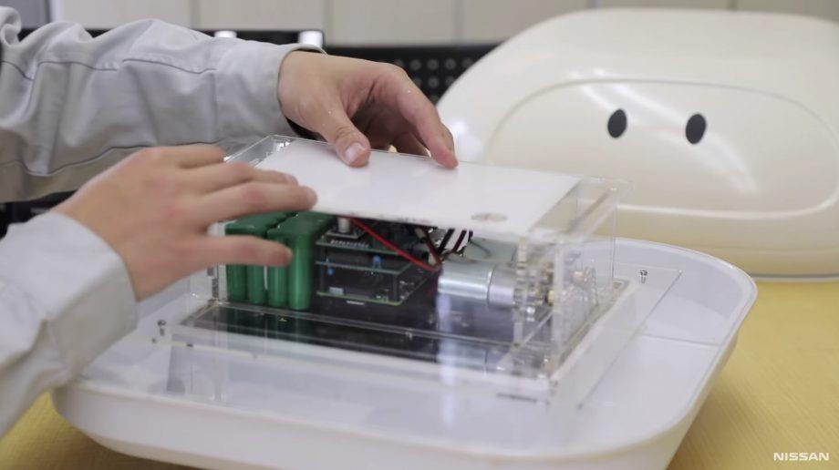 Robot giup nong dan Nhat diet co khong su dung hoa chat doc hai hinh anh