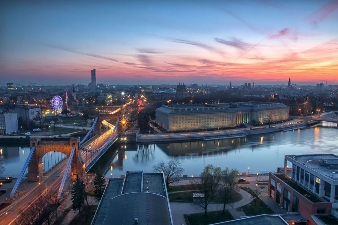 Quan bia tai chau Au anh 4