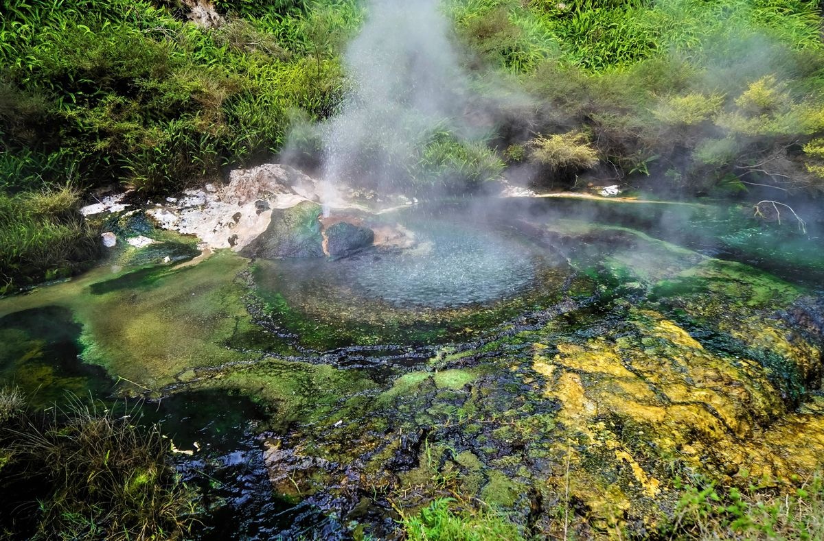 Ho nuoc nong,  Ho Frying Pan,  Suoi nuoc nong lon anh 5