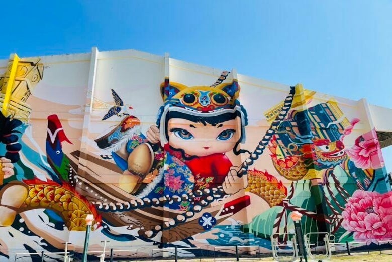 Nghe thuat tranh tuong o pho co Phuket hinh anh