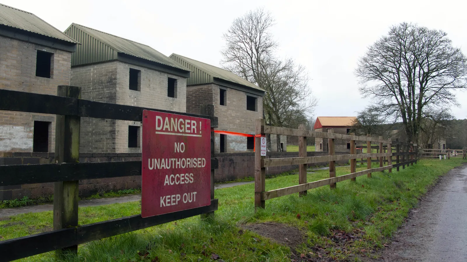 Du lich Anh,  Lang ma o Anh,  Chien tranh anh 1