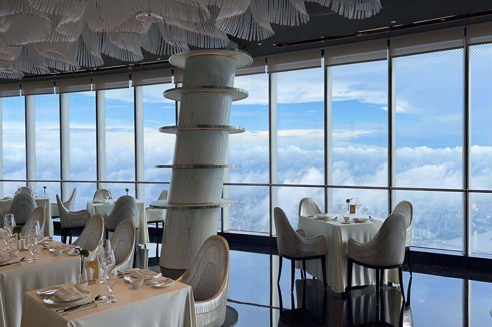 Nha hang trong nha cao nhat the gioi hinh anh