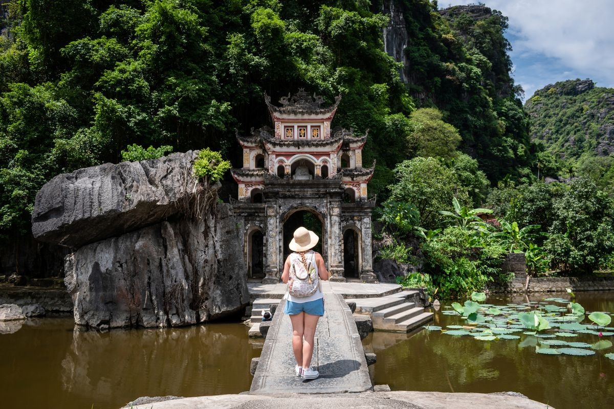 Du lịch trong nước,  Du lịch Ninh Bình,  Chi phí thấp,  Du khách ảnh 1 Du lich trong nuoc,  Du lich Ninh Binh,  Chi phi thap,  Du khach anh 1