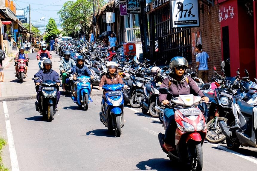 Du lich chau A,  Chinh sach du lich,  Phi du lich anh 2