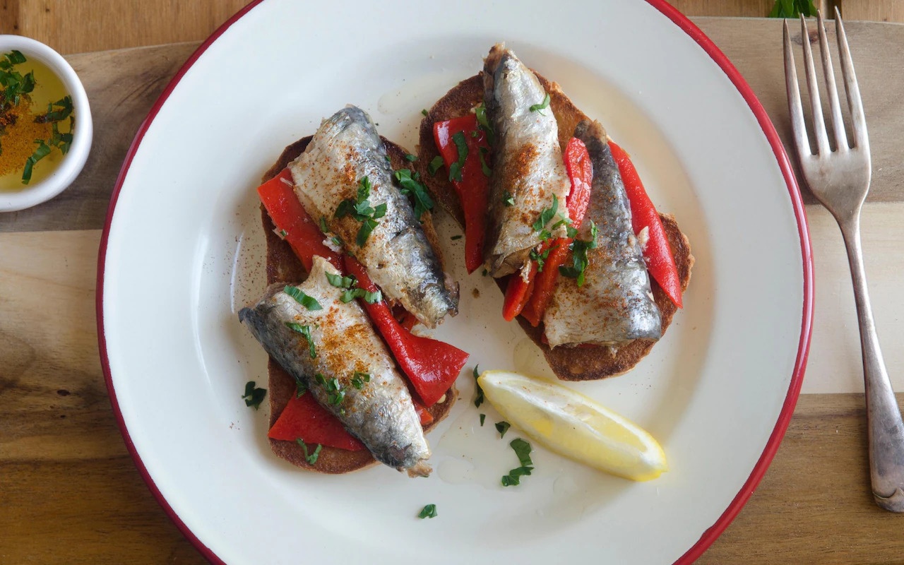 Giam met moi,  Thuc pham tot,  Sat,  Vitamin C,  Vitamin B12 anh 1