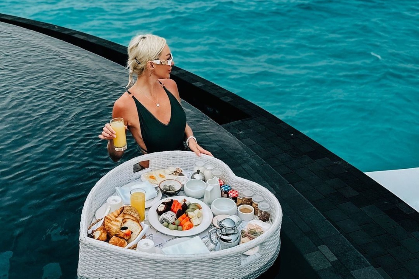 Dang sau canh du lich hao nhoang tai Maldives hinh anh