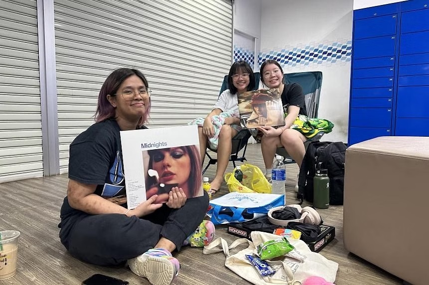 May bay delay 1 ngay, fan mua ve moi de kip xem The Eras Tour hinh anh