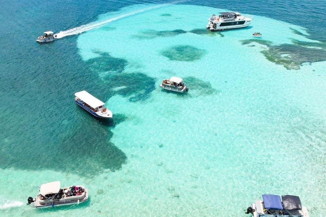 Khach keo ve Colombia xem bien 7 mau hinh anh