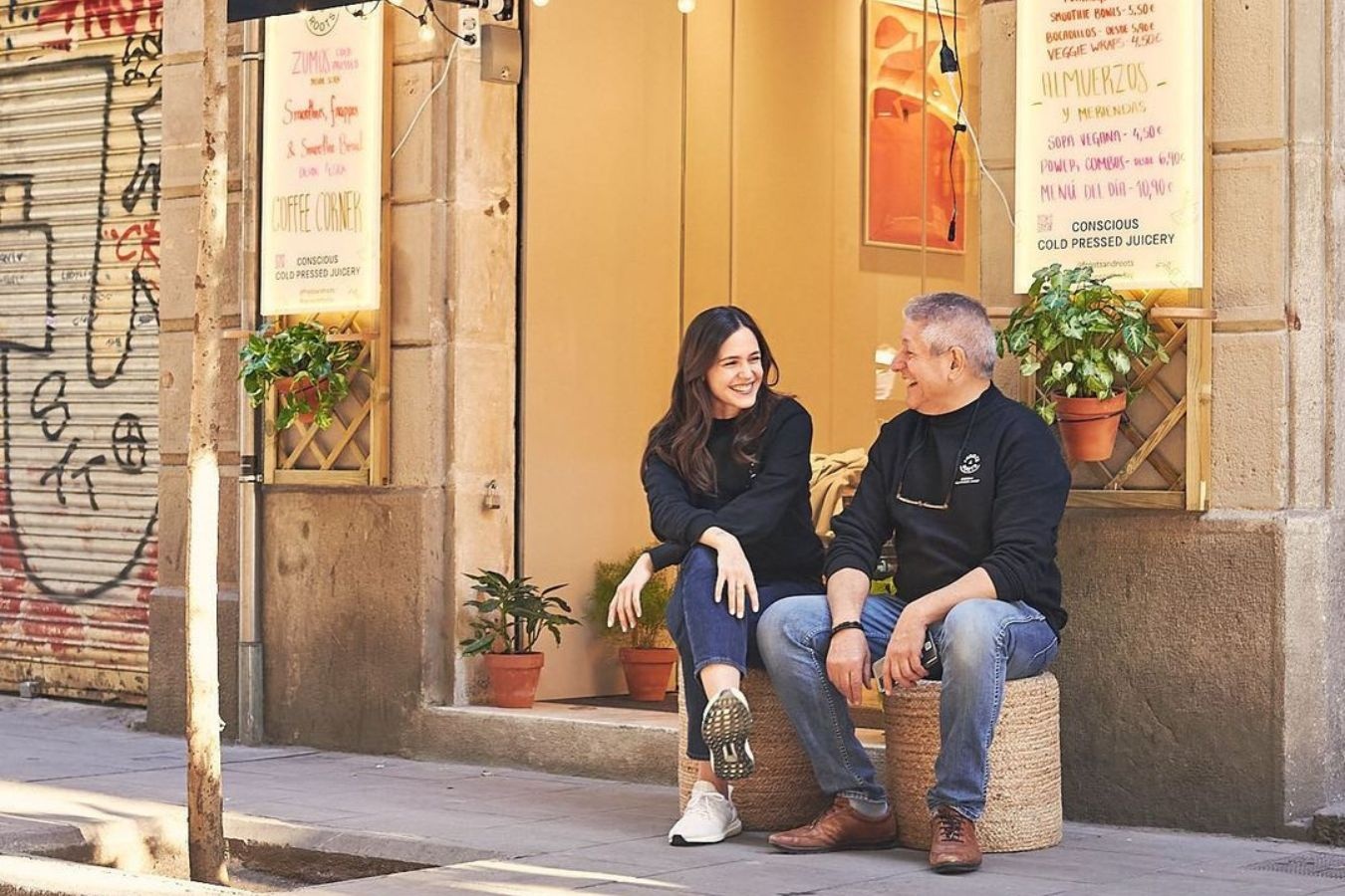 Nha hang Tay Ban Nha tinh phi khach ngoi duoi bong ram hinh anh