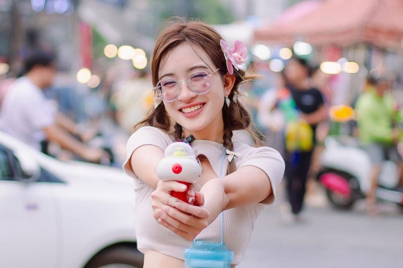 Covid-19 deo duoi Songkran hinh anh