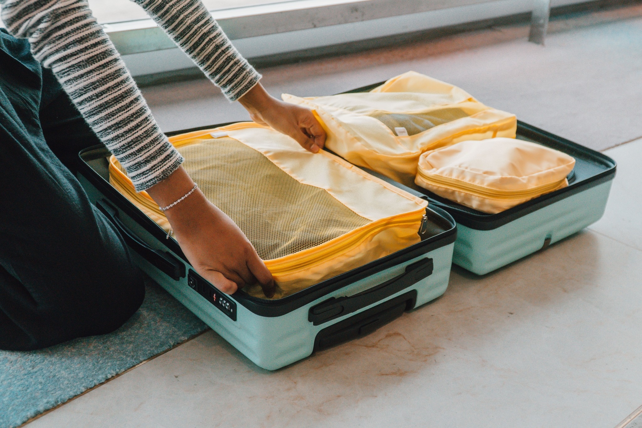 Phi hanh ly may bay ngay cang dat do hinh anh