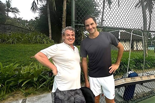 Huyen thoai quan vot Roger Federer du lich Quang Nam hinh anh