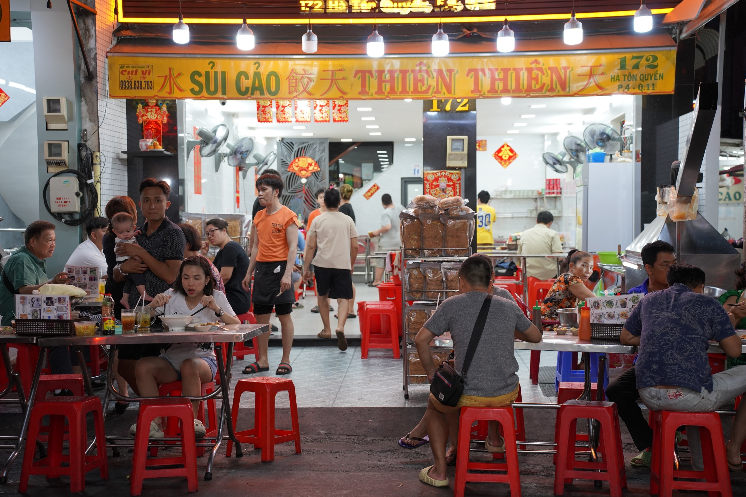 Tiem sui cao moi ngay ban hon 1.000 bat o TP.HCM hinh anh