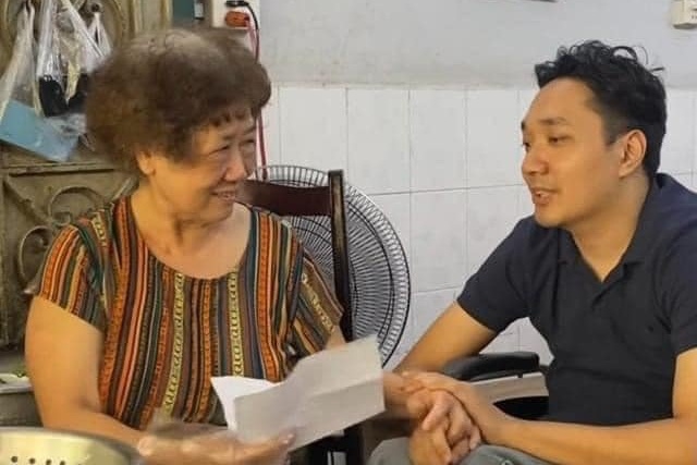 TikToker Xe lan Vlog xin loi hinh anh