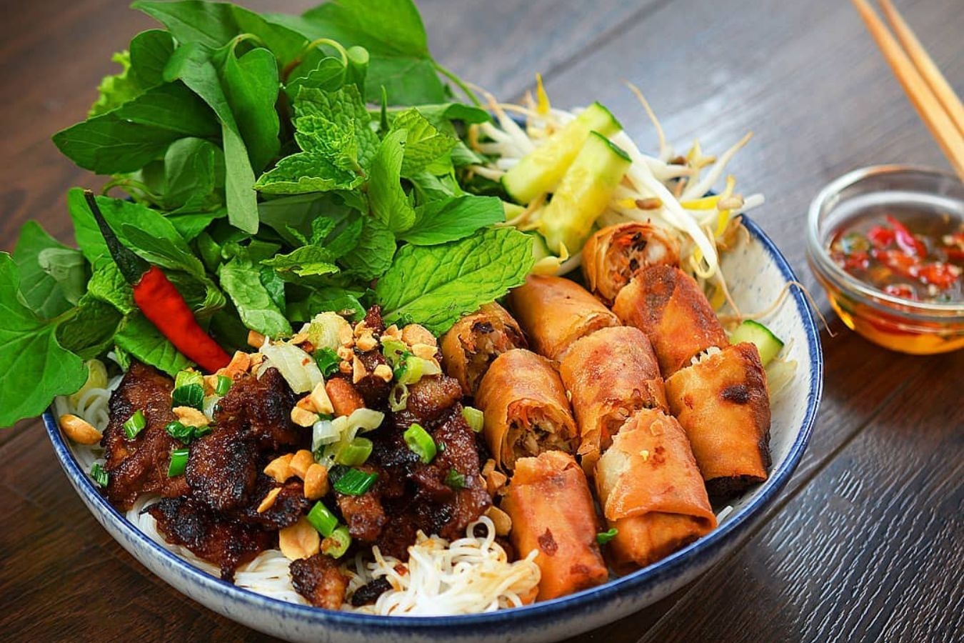 Bun cha gio va 4 mon mi lanh giai nhiet mua nong hinh anh