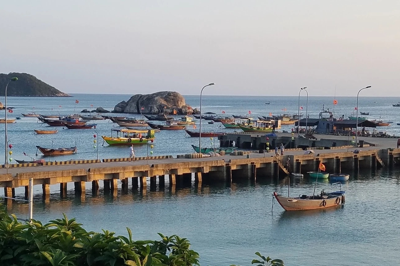 'Ky tich' du lich tai Cu Lao Cham qua goc nhin bao Hong Kong hinh anh