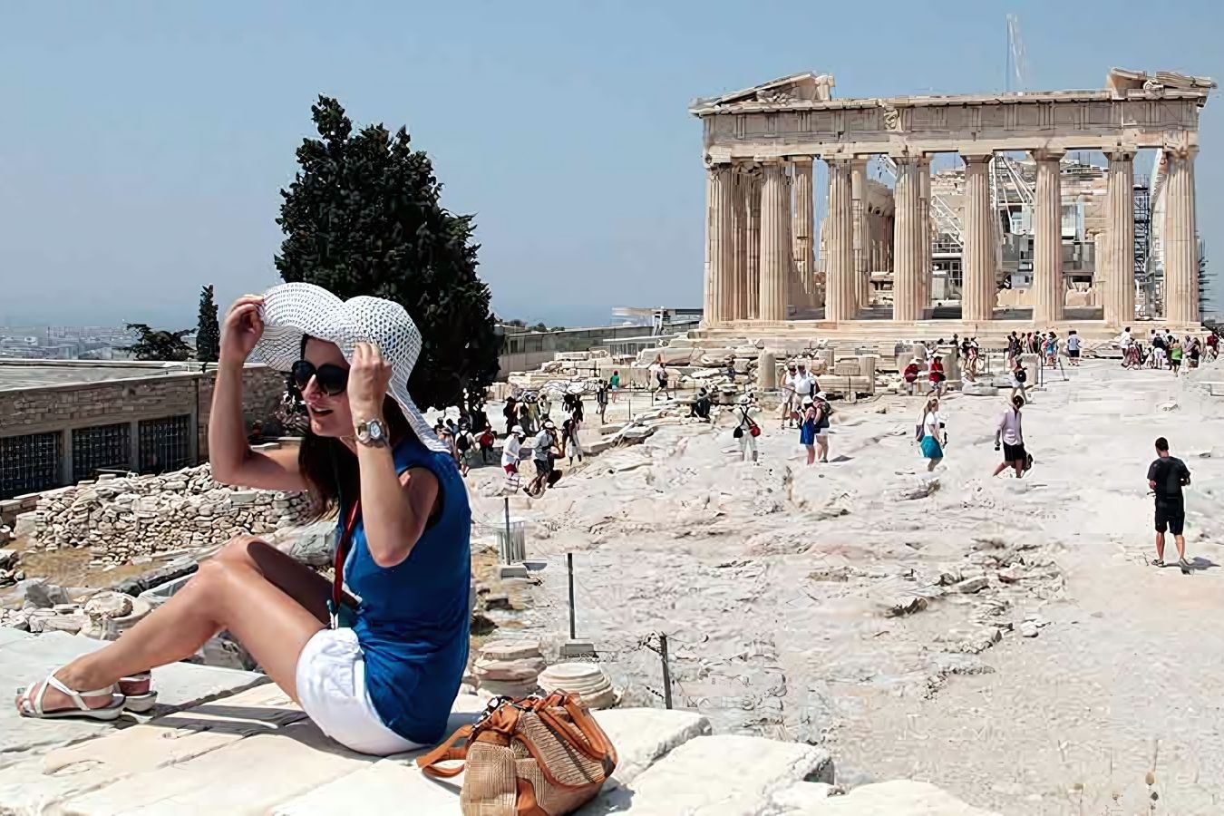 Hang loat du khach mat tich trong nang nong dinh diem tai Hy Lap hinh anh