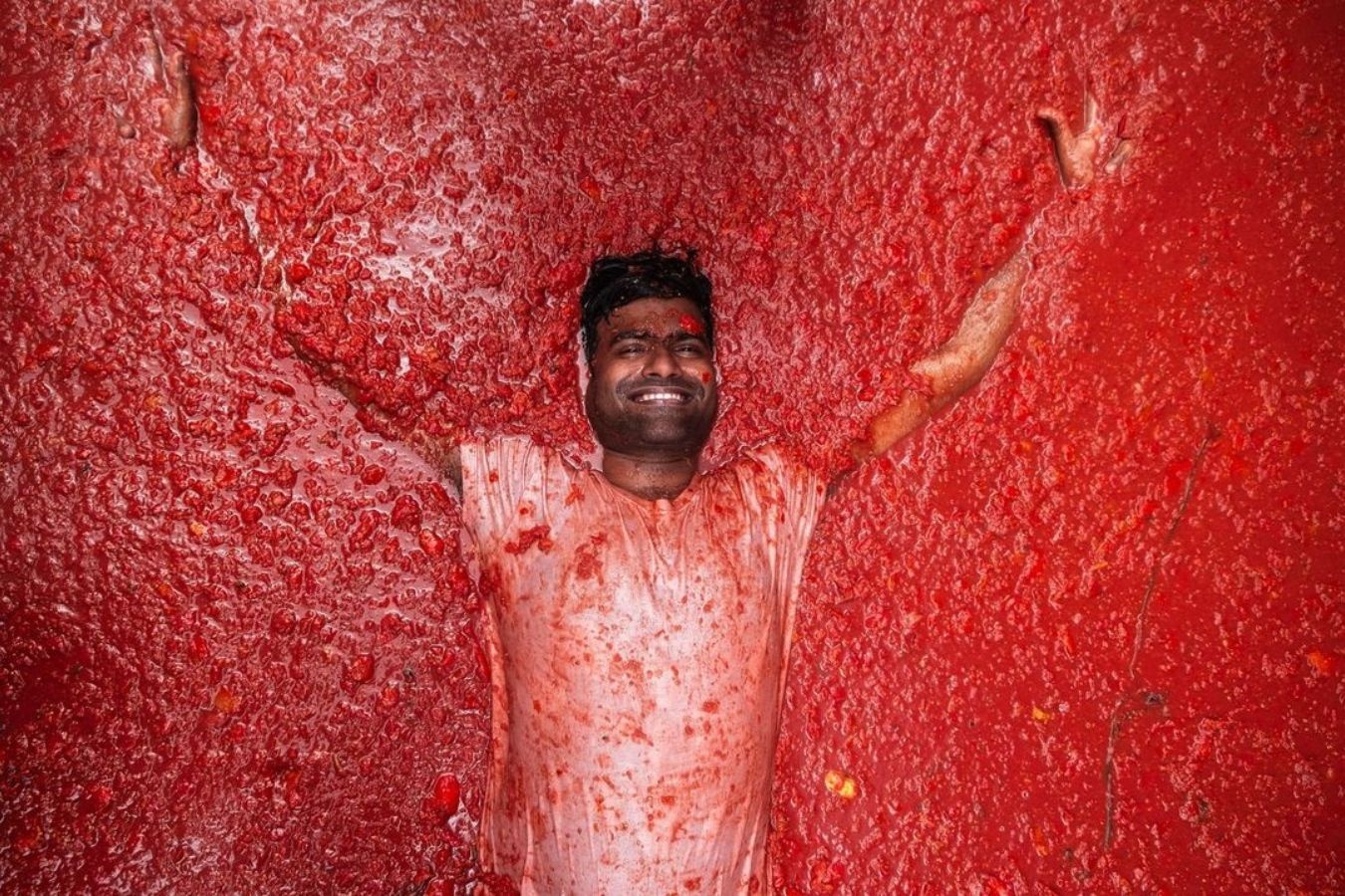 Nem 120 tan ca chua vao nhau trong le hoi o Tay Ban Nha hinh anh