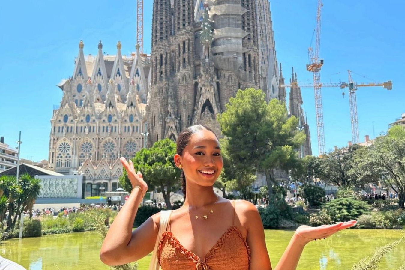 Du lich qua tai van am anh Tay Ban Nha hinh anh