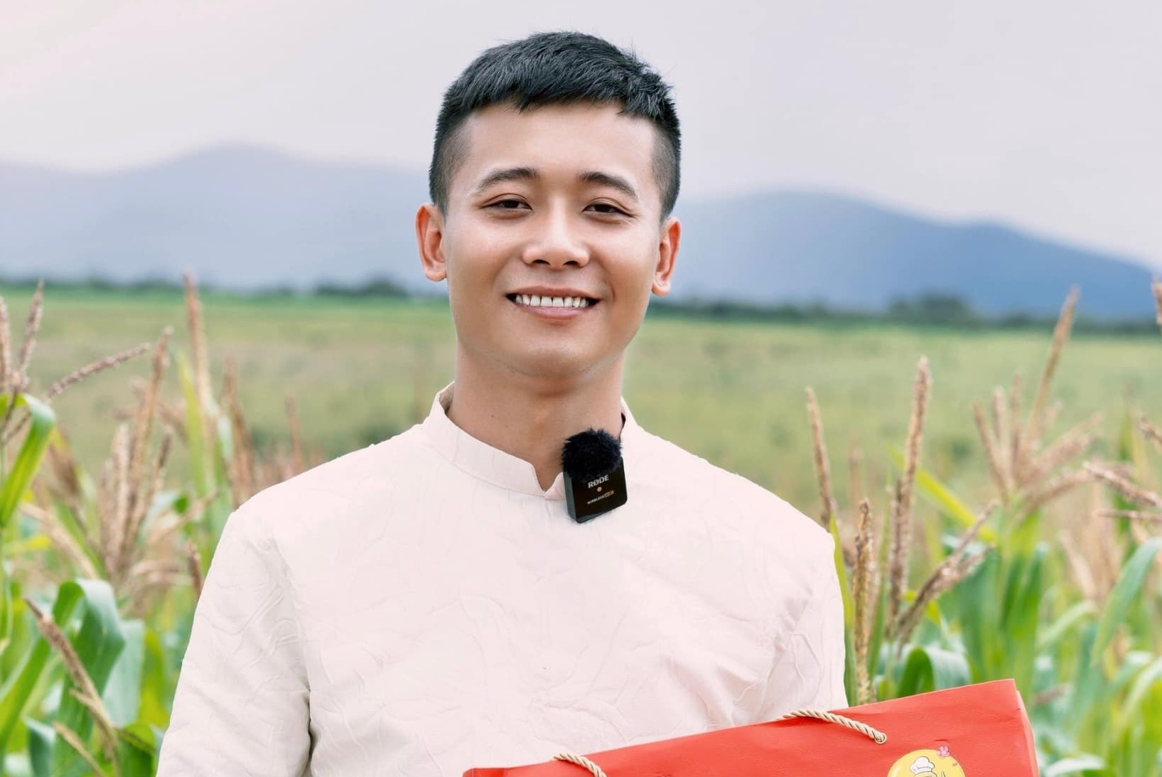 Quang Linh Vlogs: Tu 'nguoi hung chau Phi' den KOC bi quay lung hinh anh