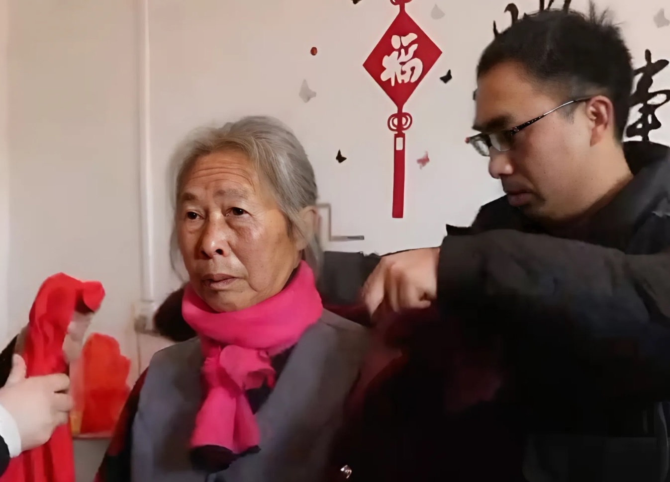 Bi tiet lo la con nuoi 34 nam, giam doc soc vi chi ruot o cach 500 m hinh anh