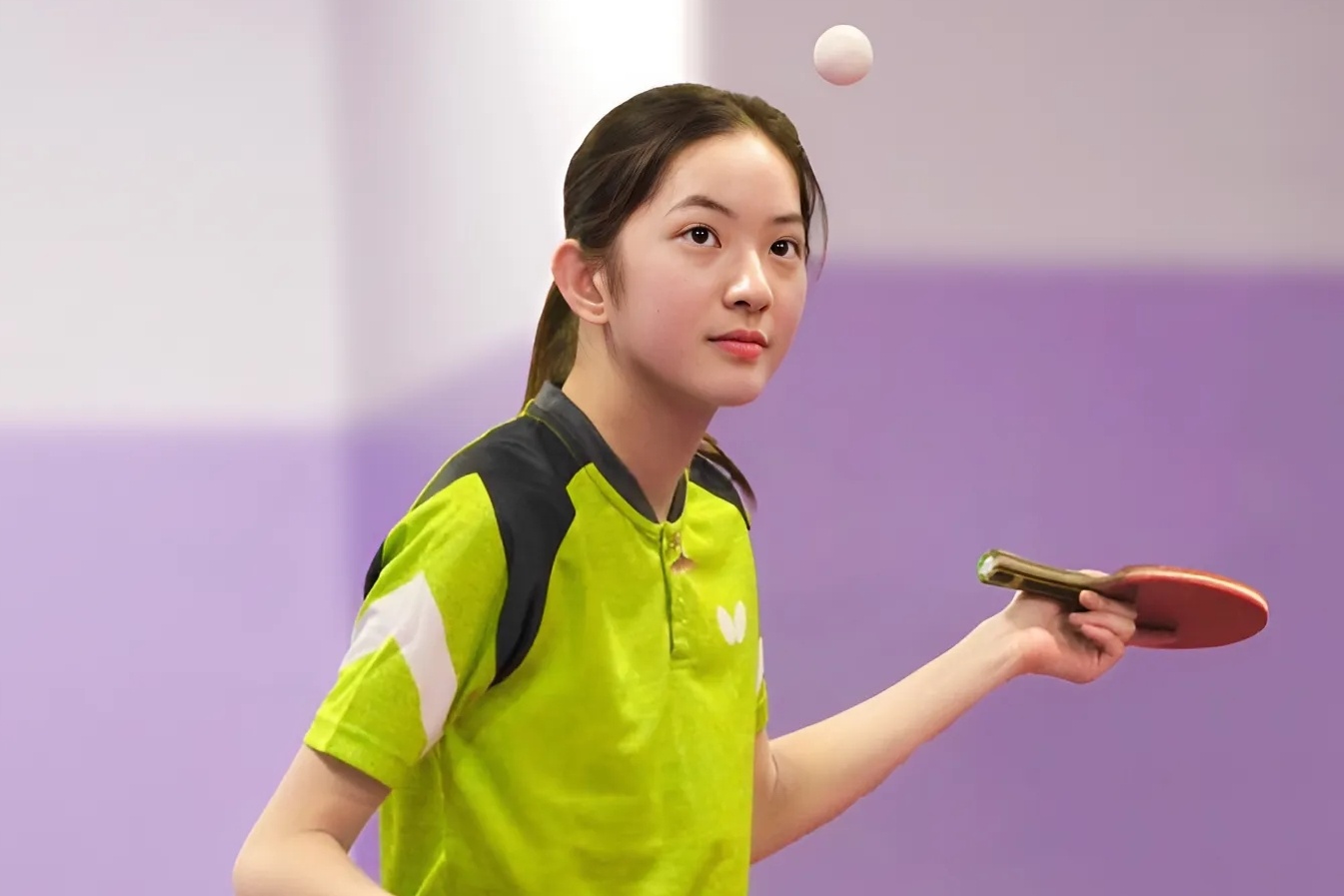 Nhan sac kho roi mat cua 'nu than bong ban' 20 tuoi goc Trung Quoc hinh anh